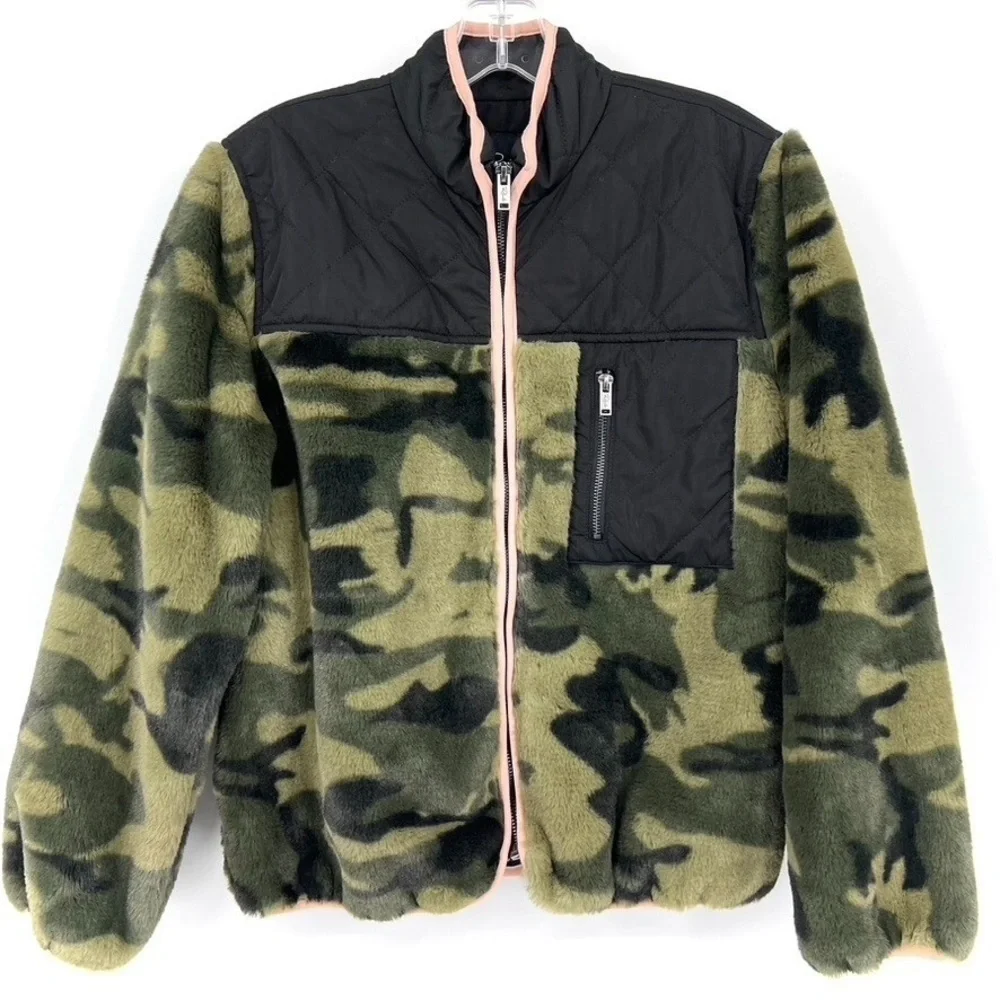 Rails Wesley Camo Quilted Fleece Women’s XL NWT 225$ - Picture 8 of 8